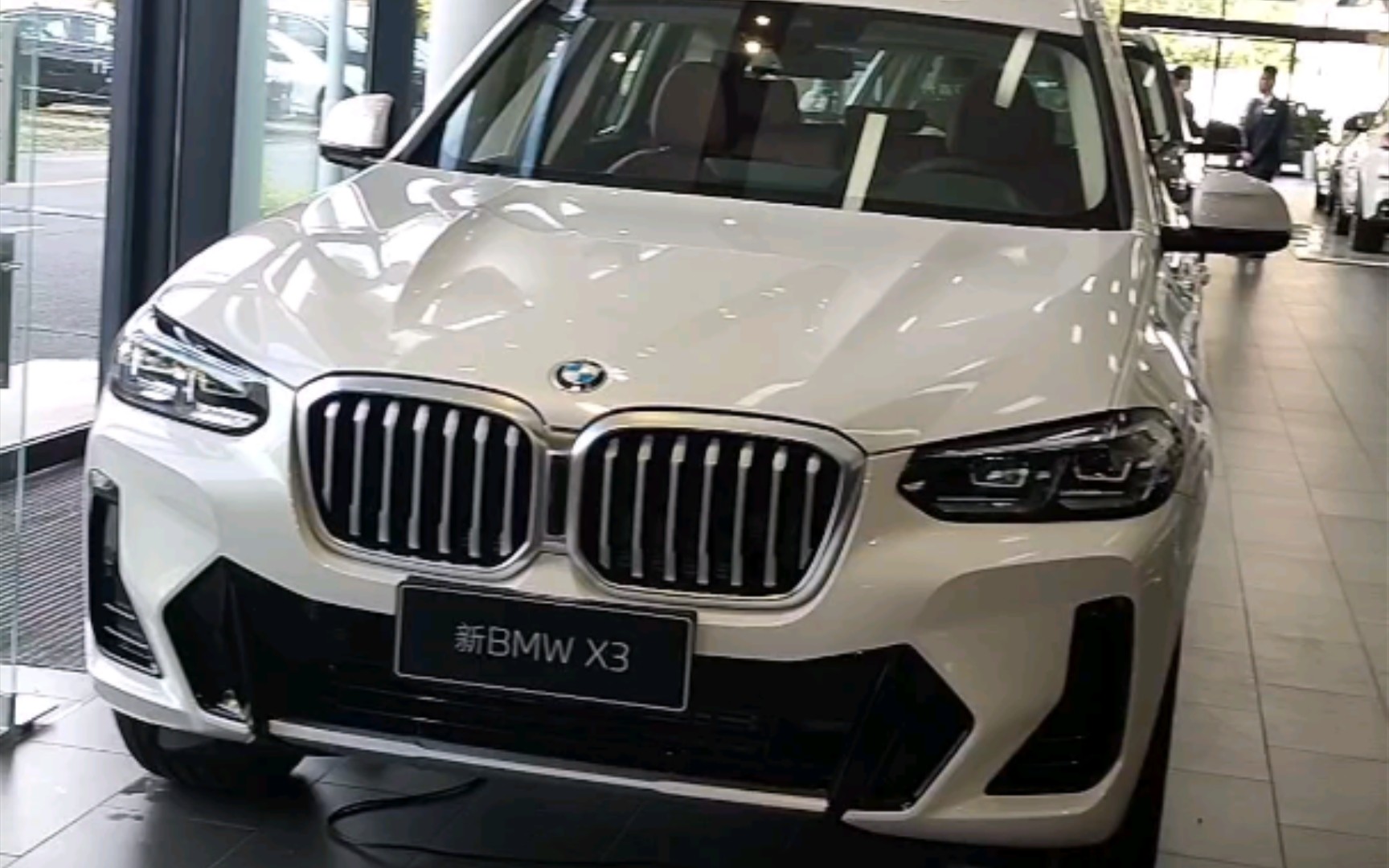 宝马x3,悦享48期0首付,真正给几万块钱就可以开回家了,内饰比宝马3系