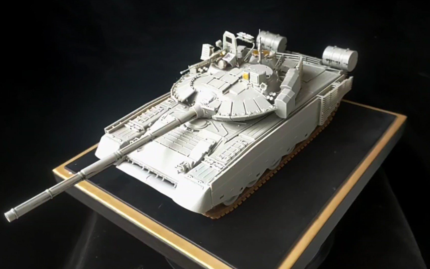 1/35 t80bvm 素组 小号手