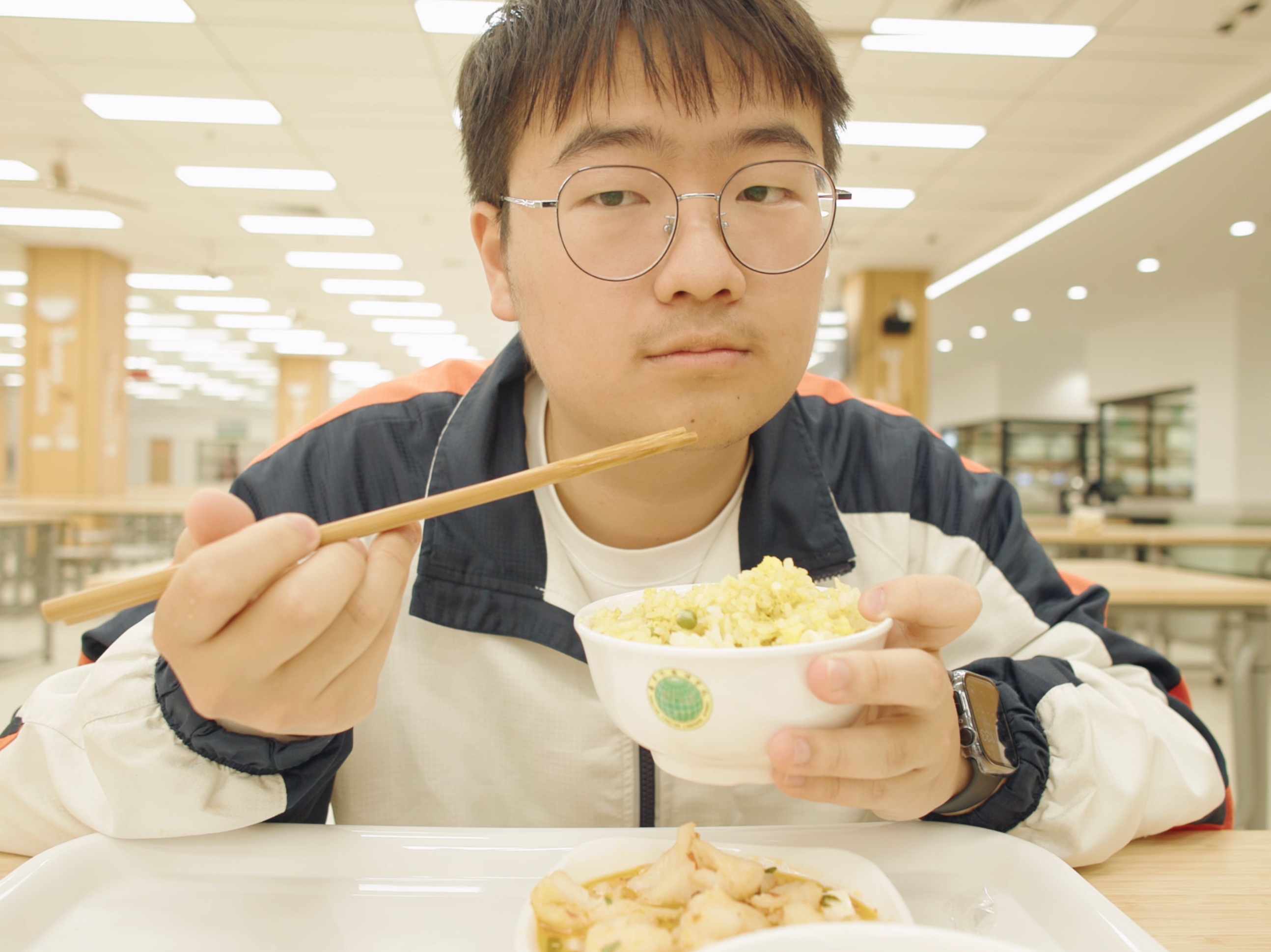 [图]南京外国语学校南部新城校区食堂 探店齁逼多，真假胖哥说 1人68