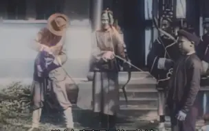 Download Video: 1905年富家子弟玩游戏，洋人拿枪射奴隶，丝毫没把人当人看