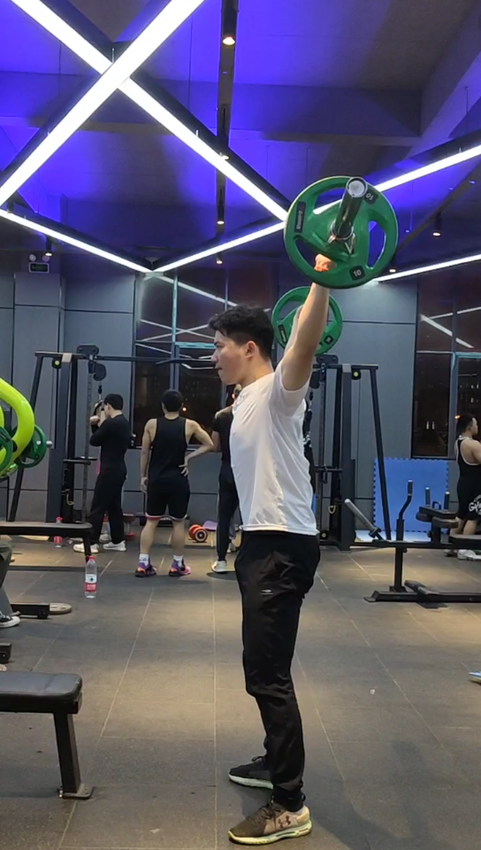 过顶深蹲,动力链最长的动作