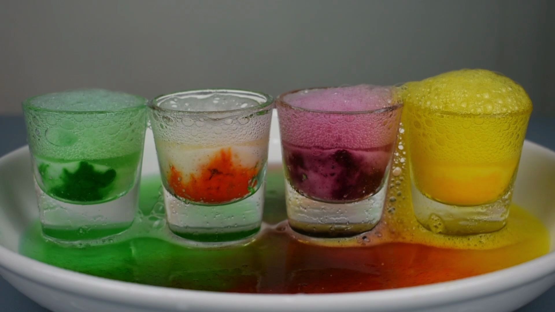 今天和我们一起动手做实验彩虹喷泉吧!