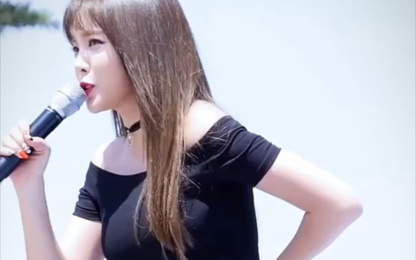 舞台上的洪真英高清看的清