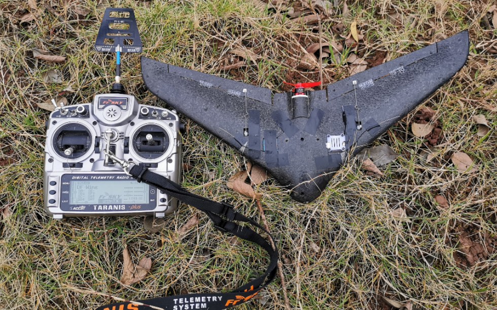 【fpv固定翼】df幽灵飞翼 大风天湖边盘旋