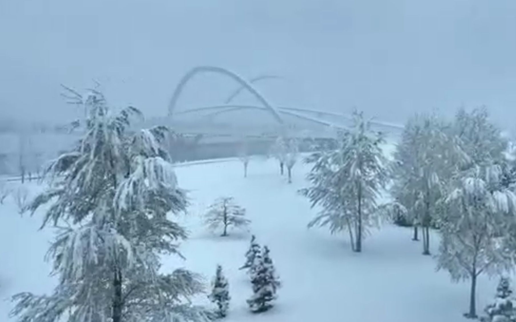 北方多省市下起大雪,汽车被雪覆盖,白雪皑皑宛如置身冰雪世界哔哩哔哩bilibili