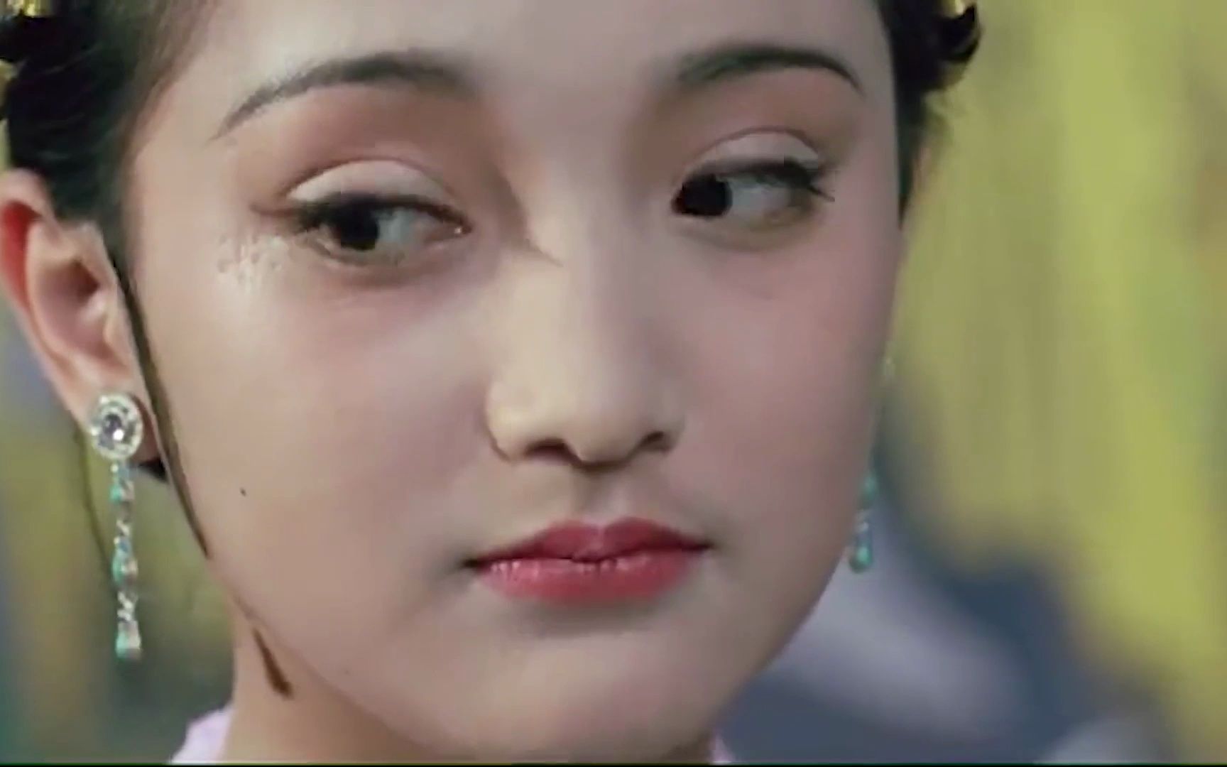 精致的五官,拥有一双会说话的大眼睛,真的很适合演小狐狸# 周迅