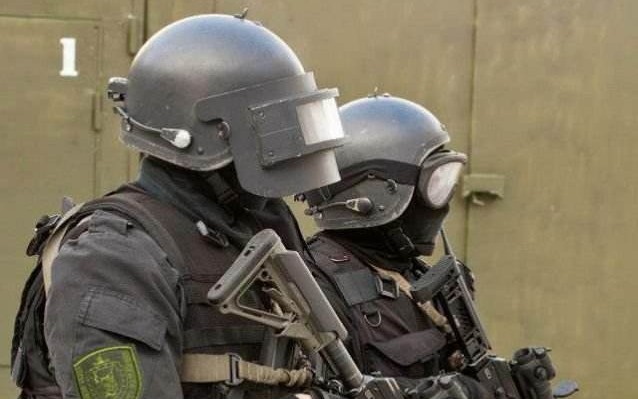 创意工坊做一个俄罗斯山猫头盔