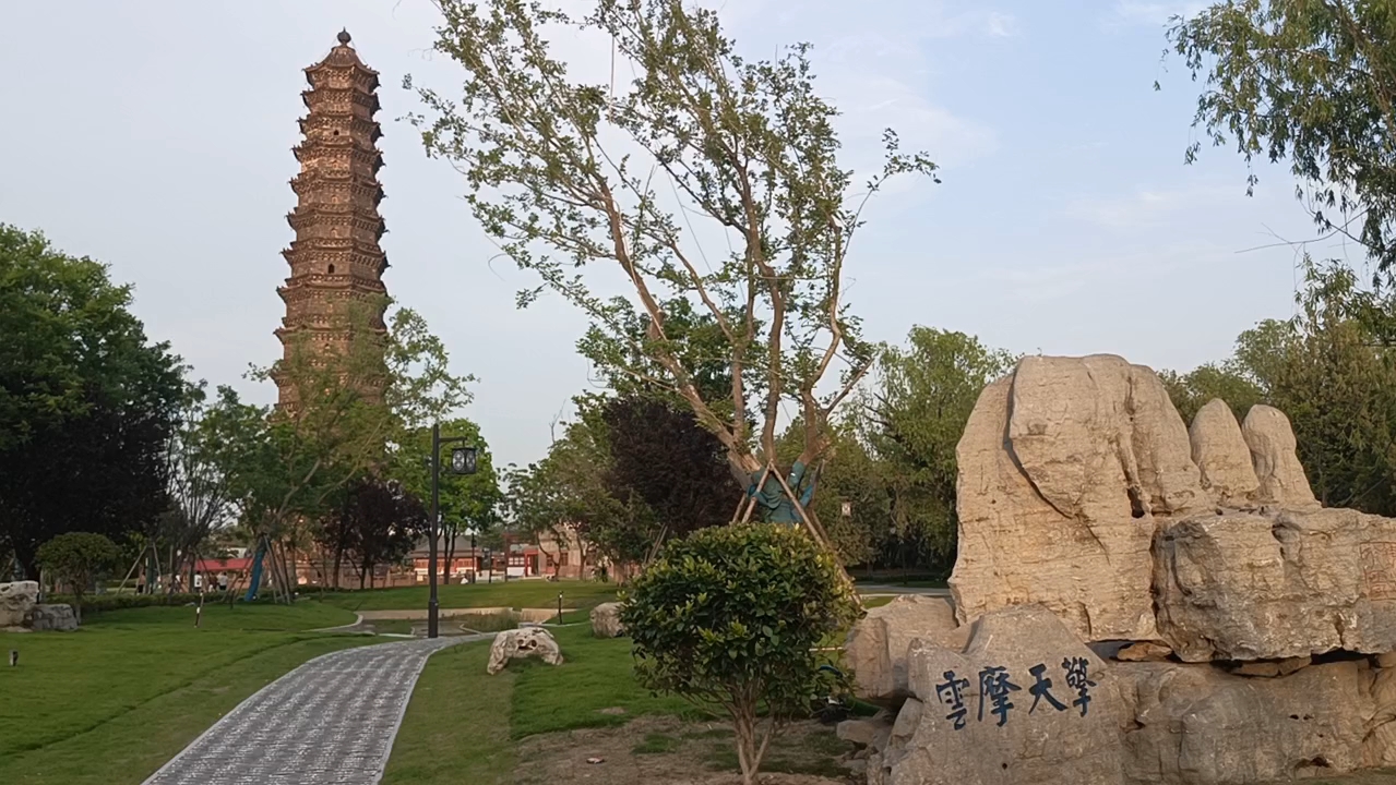 天下第一塔开封铁塔