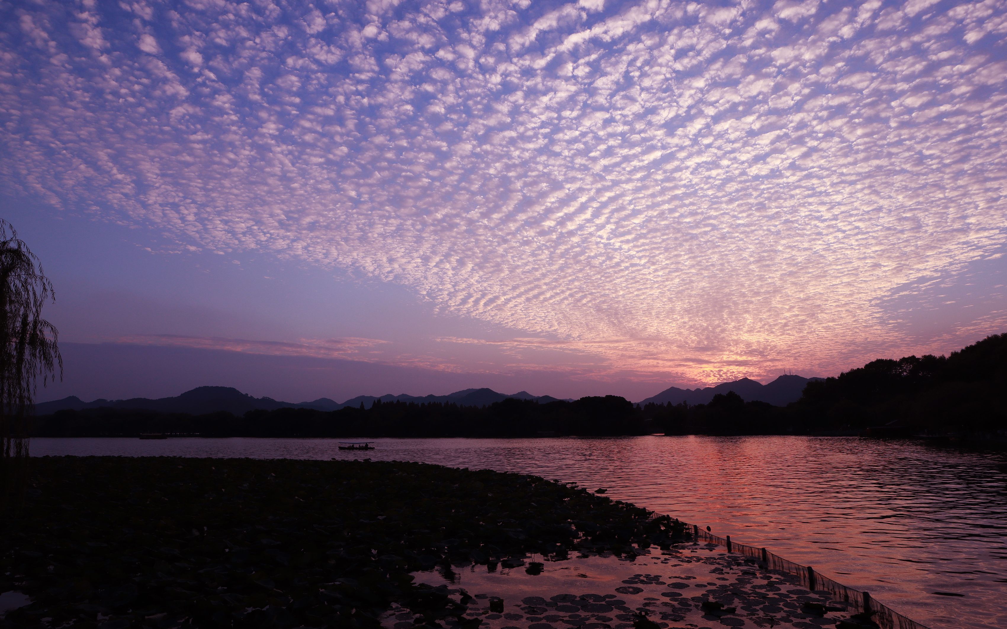 杭州西湖美的像画一样夕阳真的很让人陶醉最后的画面真的很美