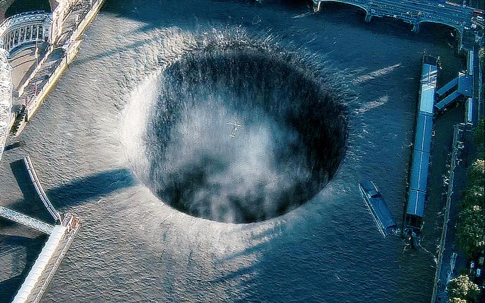 科幻片:世界各地出现百米巨坑,河水瞬间消失,是末日的征兆