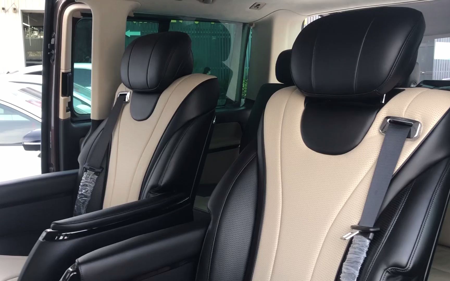 大众凯路威商务车7座改装,内部空间超大且舒适