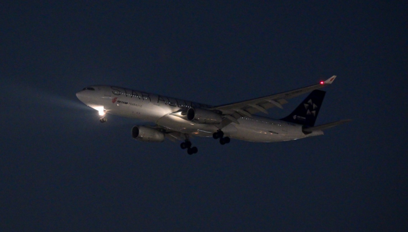 虹桥机场拍机 国航星空联盟a330