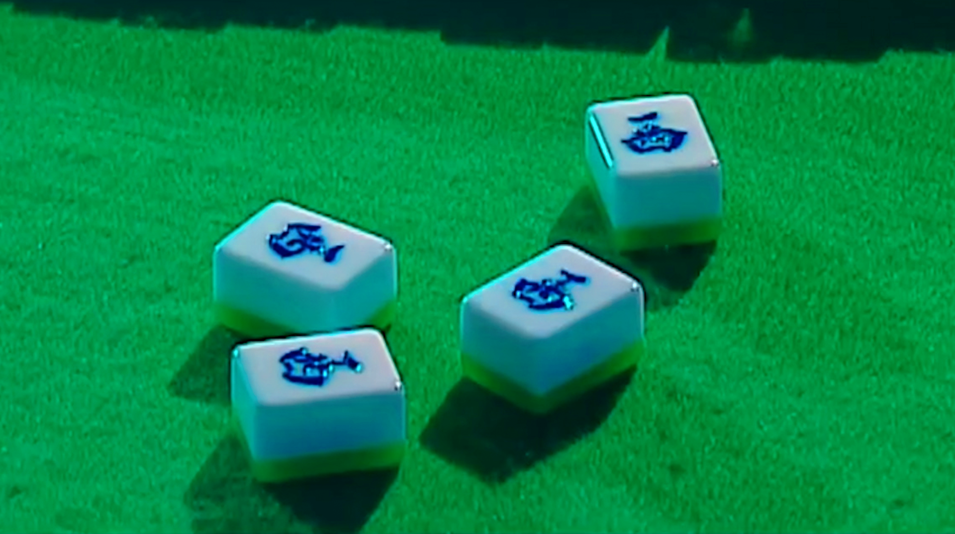 四个人打麻将,同时打出一张西风,第二天无人生还《四人再归西》_哔哩