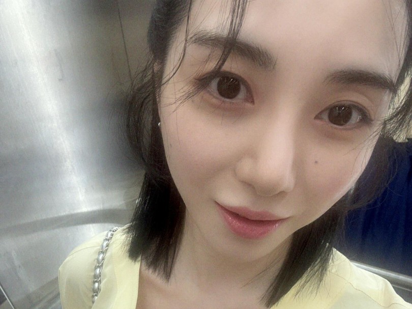 权珉娥 今日自拍第二张 2024-6-4 "准备迎接新的挑战,敬请期待"