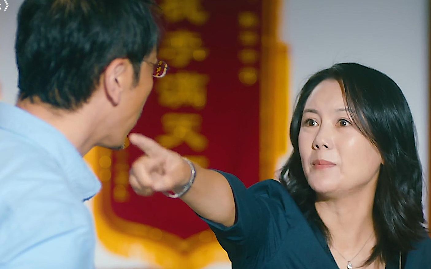 那是她珍藏了18年的东西，你毁了她的一生却还在洗脑...
