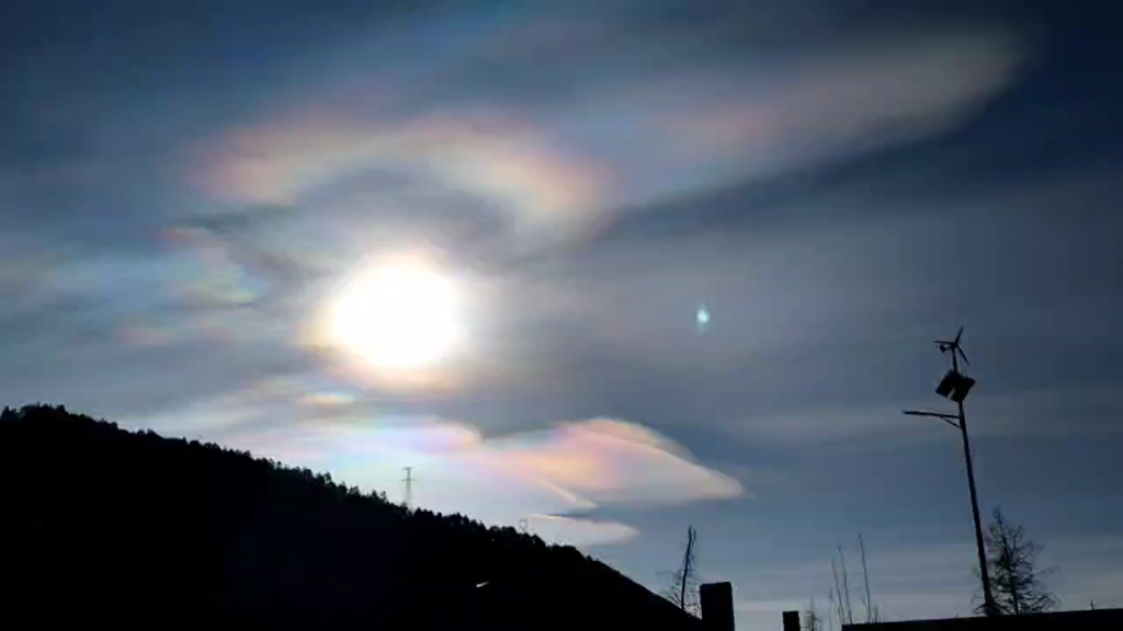 香格里拉的七彩祥云幻日