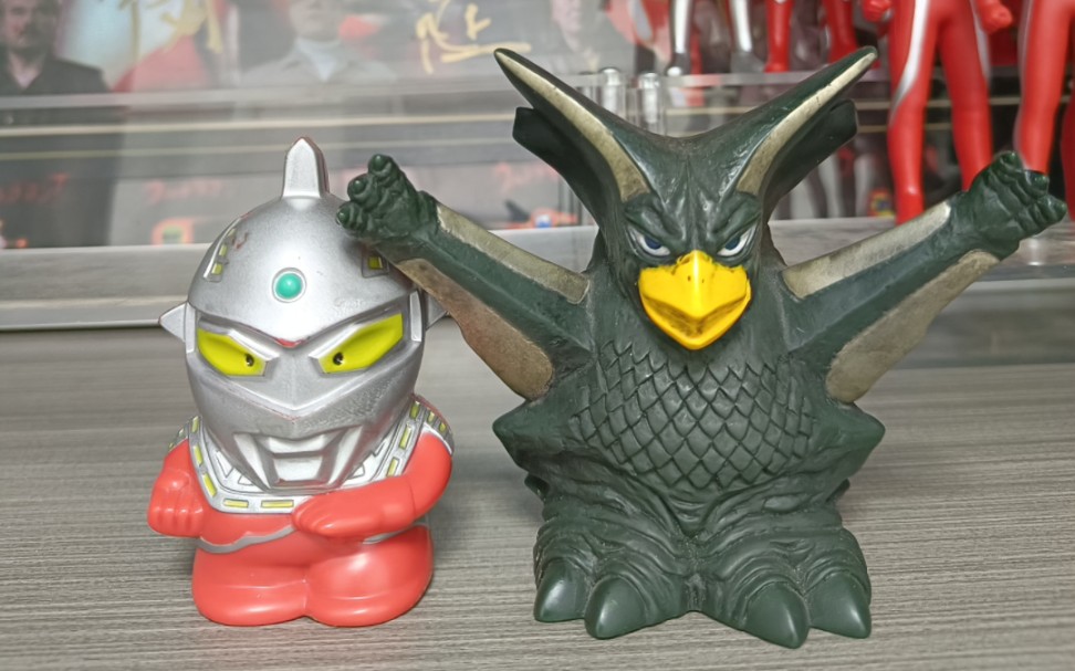 奥特曼中古玩具,古董玩具,赛文奥特曼和基耶龙星兽存钱罐