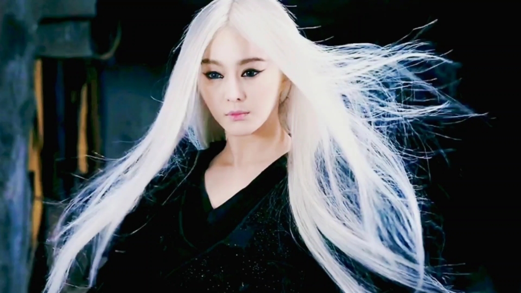 混剪:范冰冰演绎白发魔女,满头白发也掩盖不了她的绝美容颜