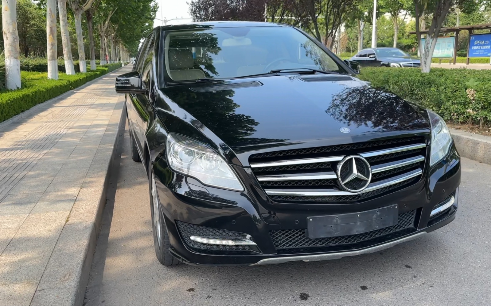 奔驰r320,曾经奔驰商务车里的王者,现在跌倒谷底无人问