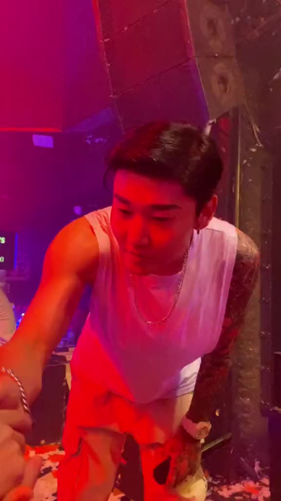 第一眼就喜欢的人会喜欢很久dj陈世镇