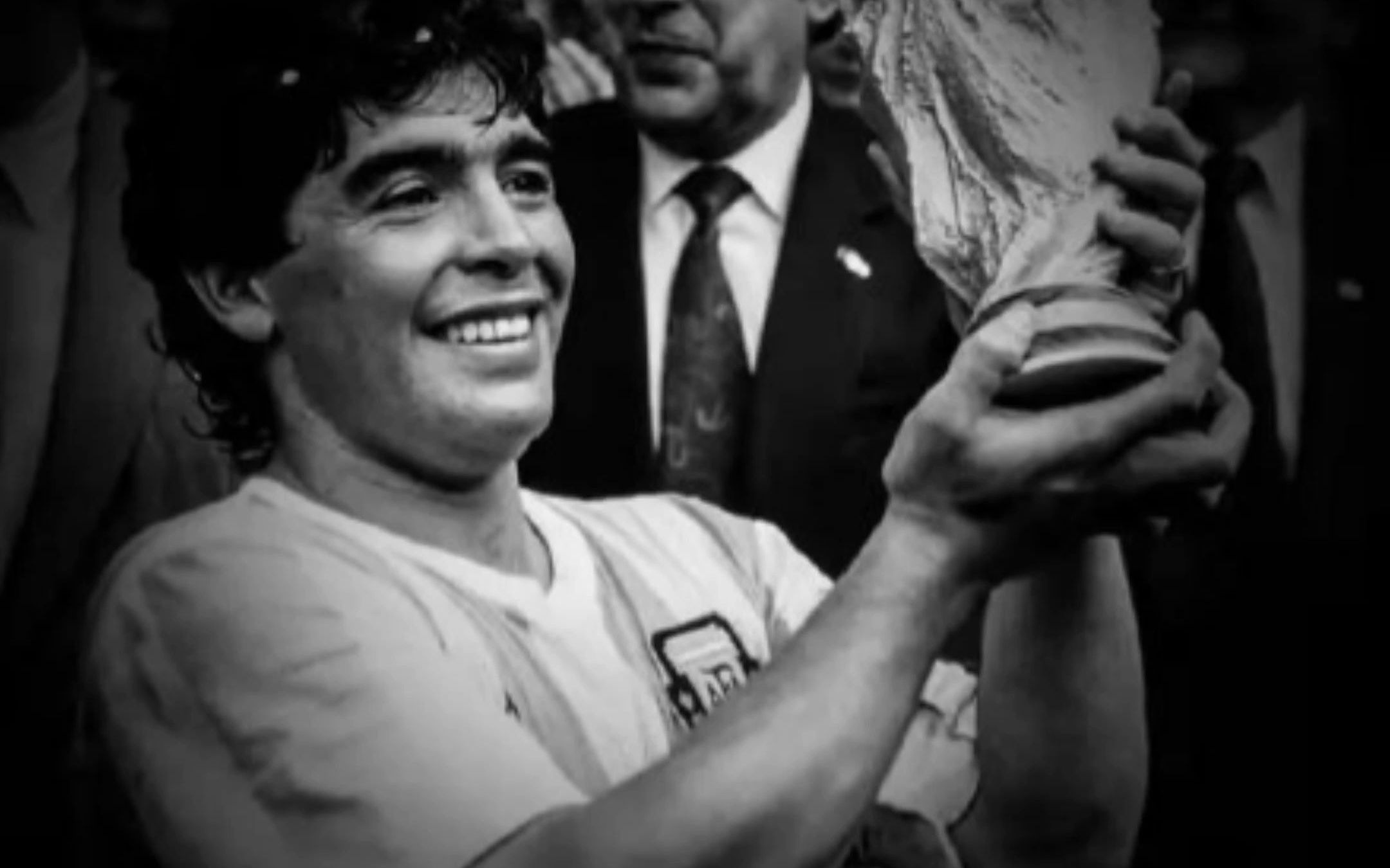 阿根廷当地时间25日上午一代球王马拉多纳去世再见迭戈你会在任何一个