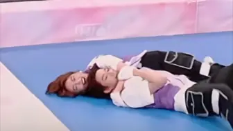 菲常萧张这段节目组根本不敢给近景。。