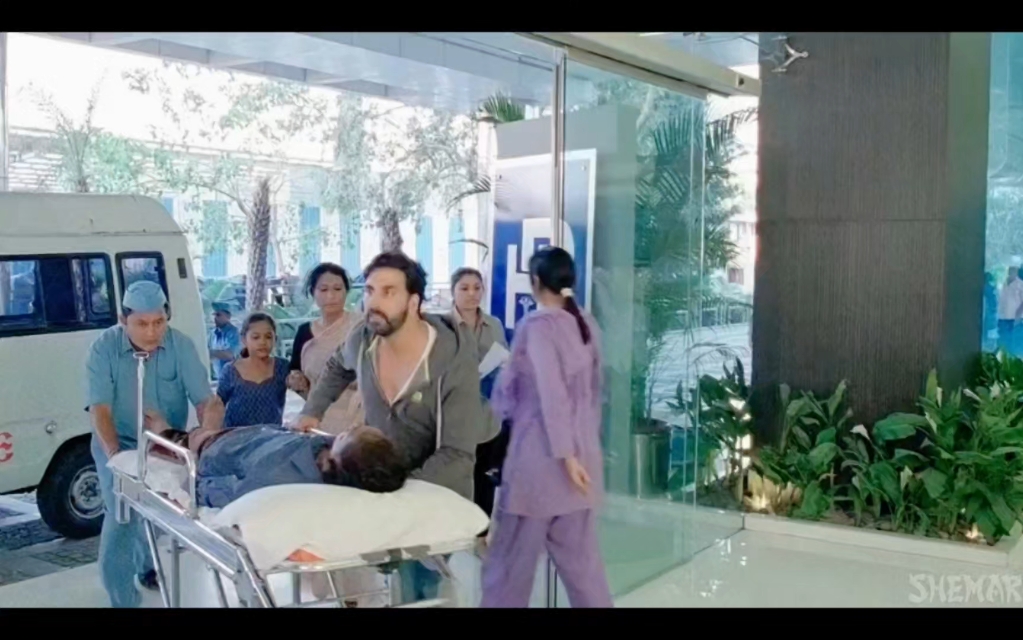 男人把户体送去医院,医生却假装进行抢救,印度电影《正义降临》