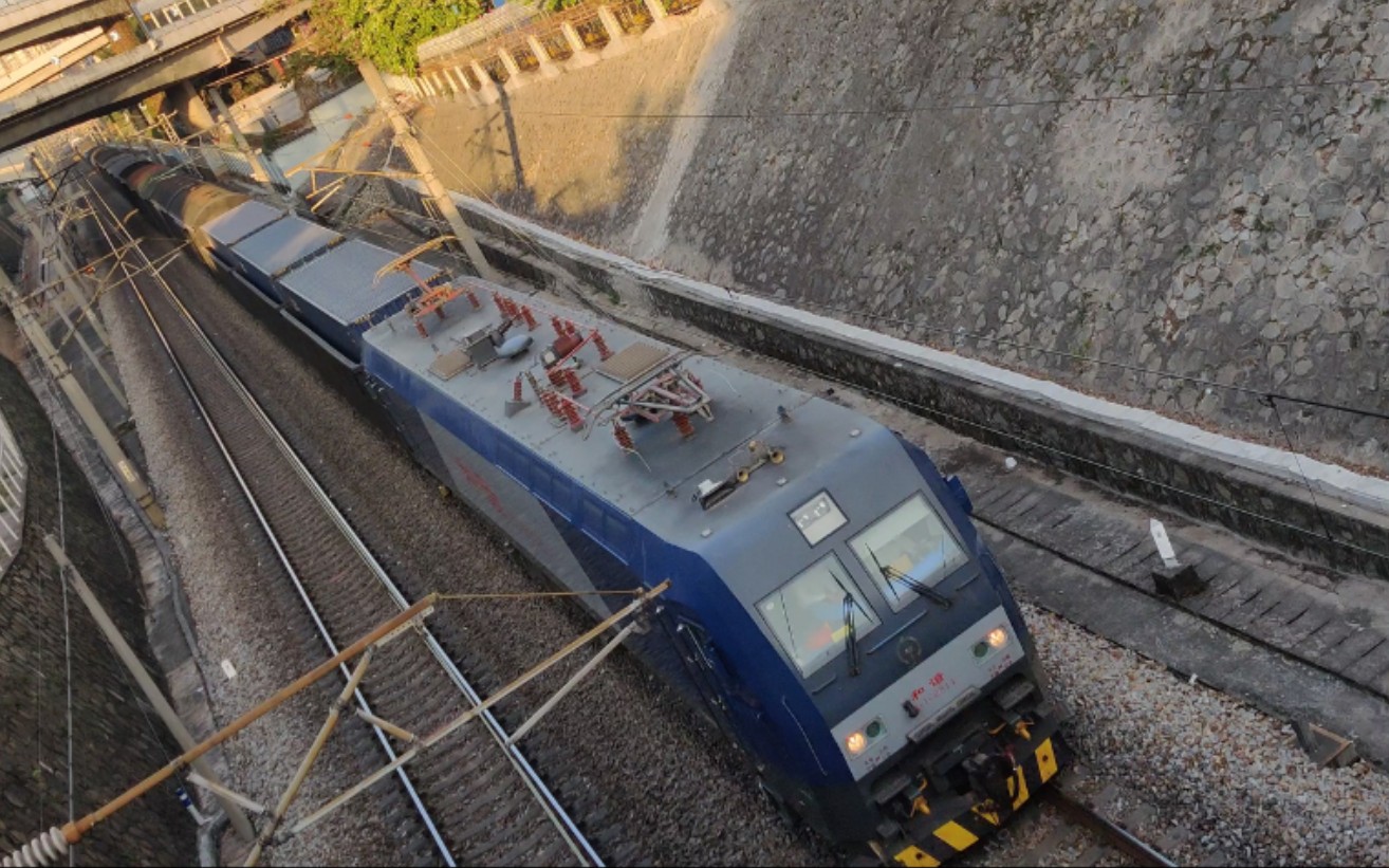 【铁路随拍】正上方俯视货列 b22机保车车顶收录