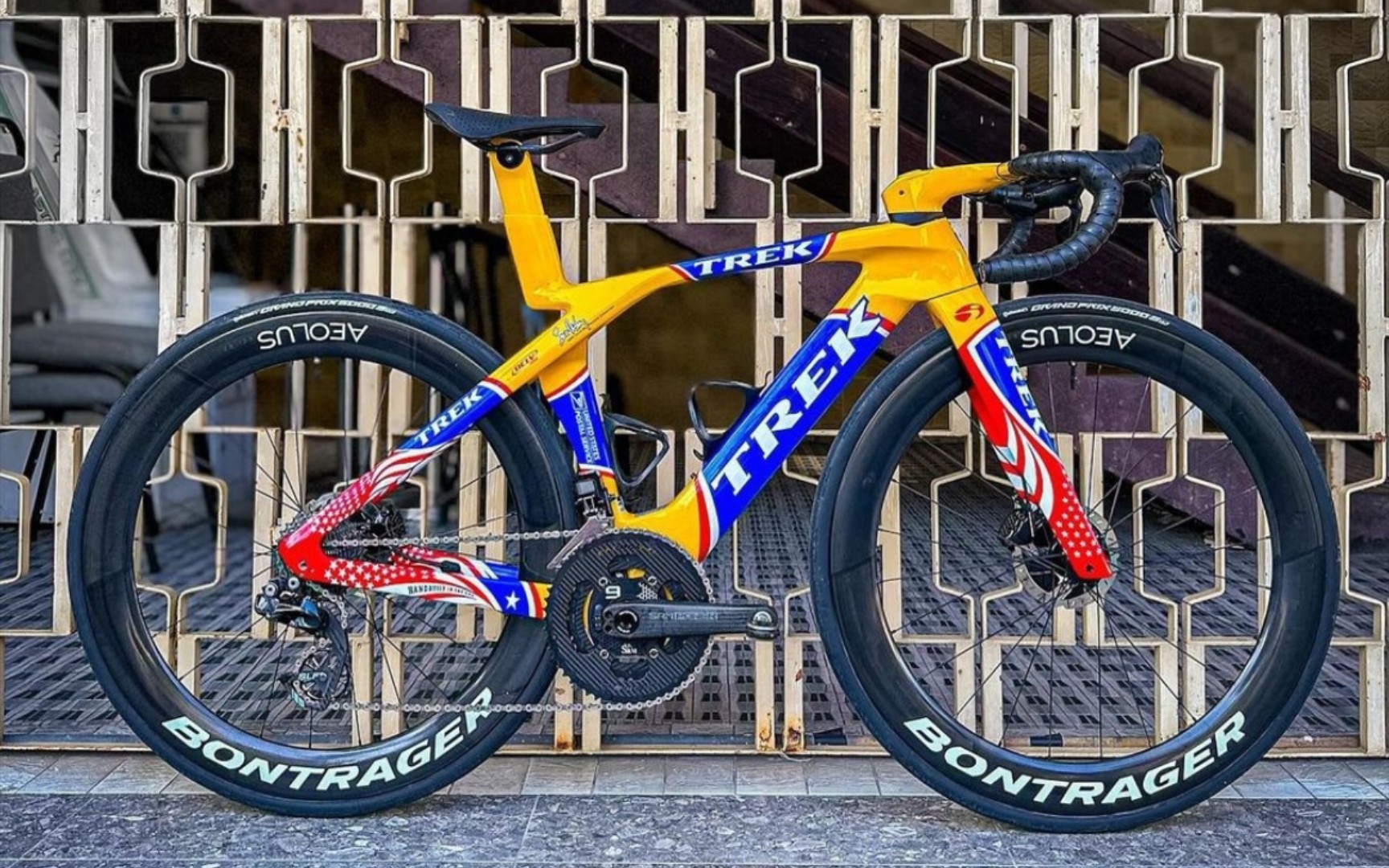 云试骑阿姆斯特朗1999年环法定制涂装崔克马东