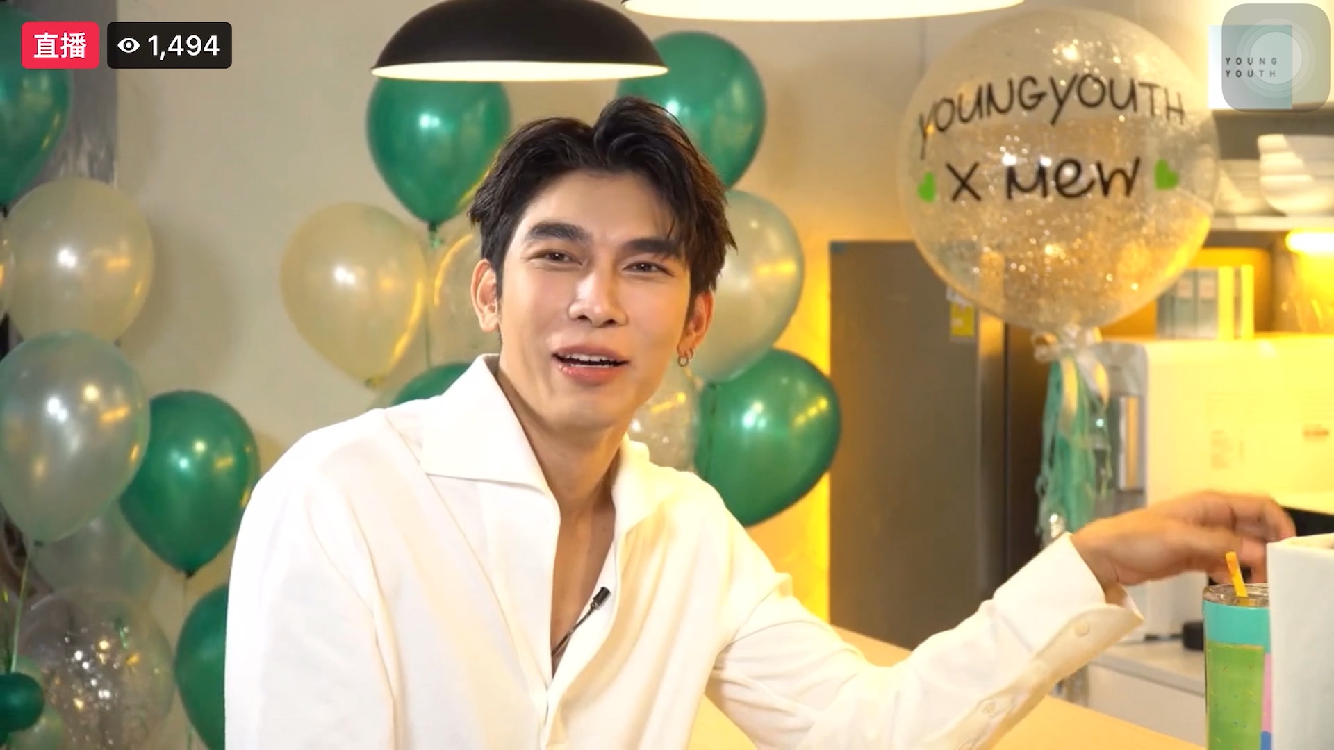 我录成功了缪苏帕今晚的直播虽然没有中文但是看人也不错哦缪缪依然是