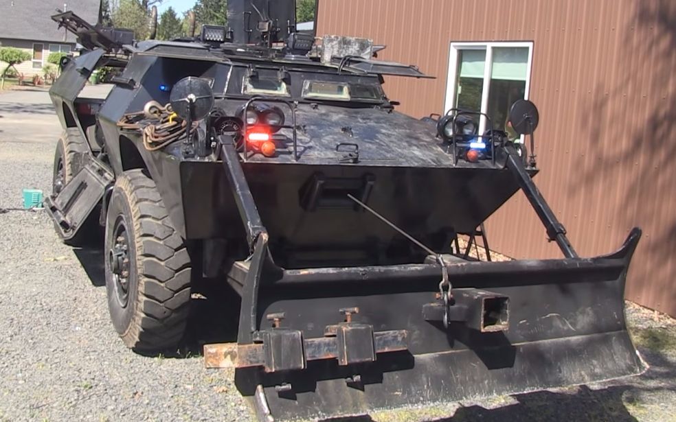 美国警用 特种装甲车 警用设备安装过程 | lav 150