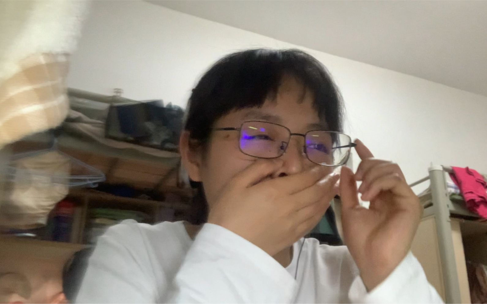 关于我仅仅看了搞笑一家人第四集地板底下藏了一个尸体那一幕就被吓到