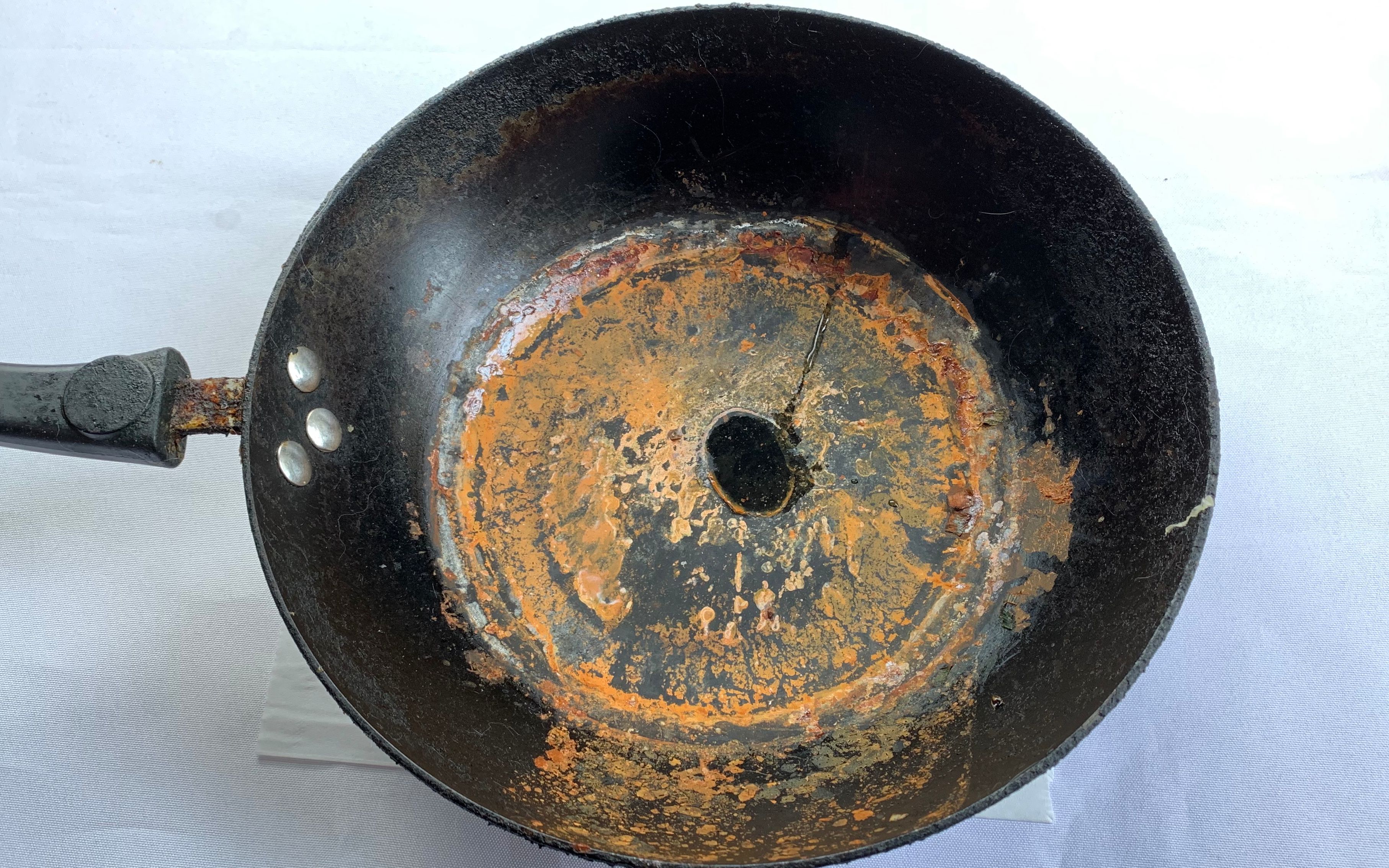 家里的铁锅洗完就生锈?教你一个简单的方法,学会铁锅再也不生锈