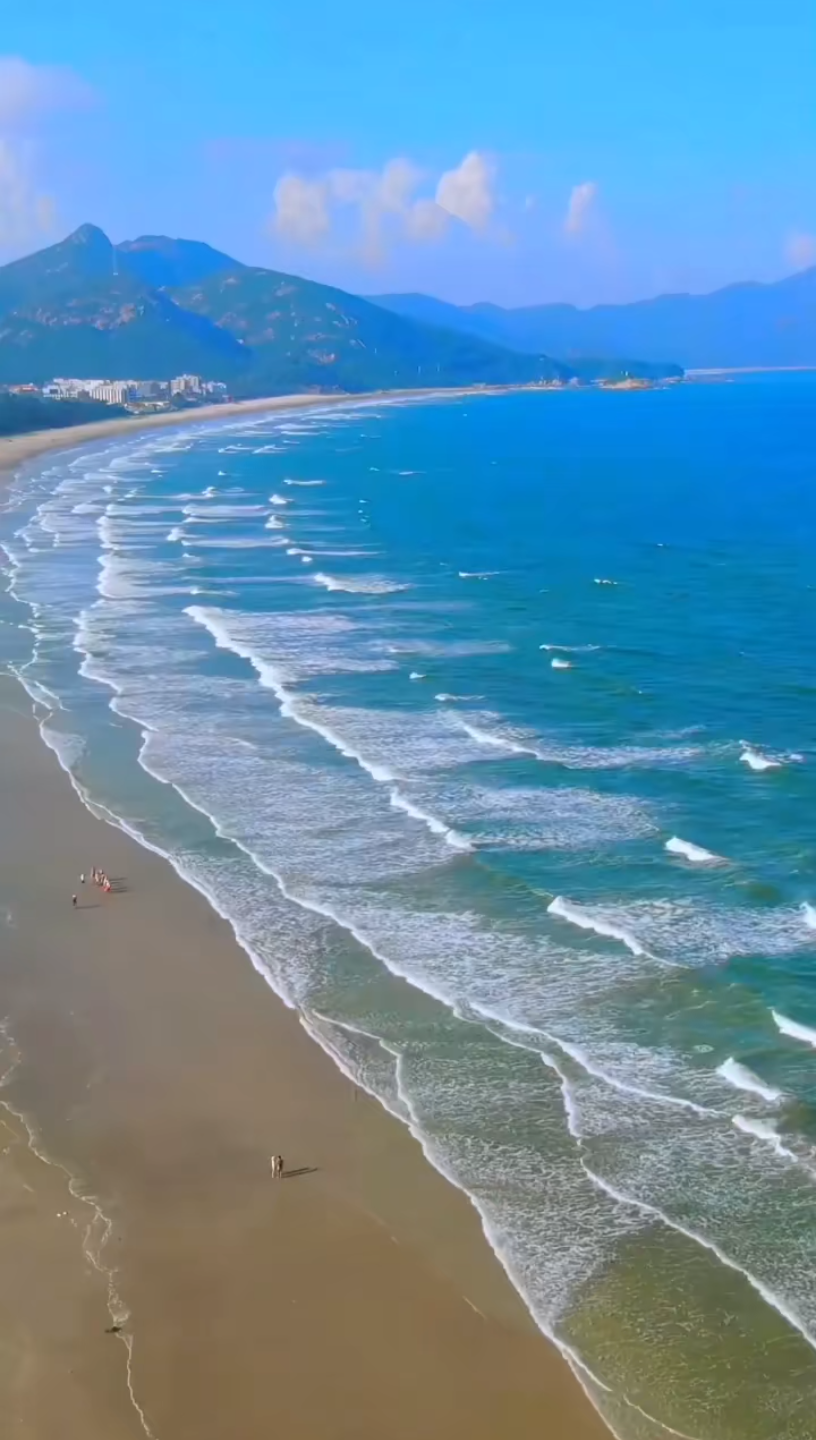 航拍海面上的波涛