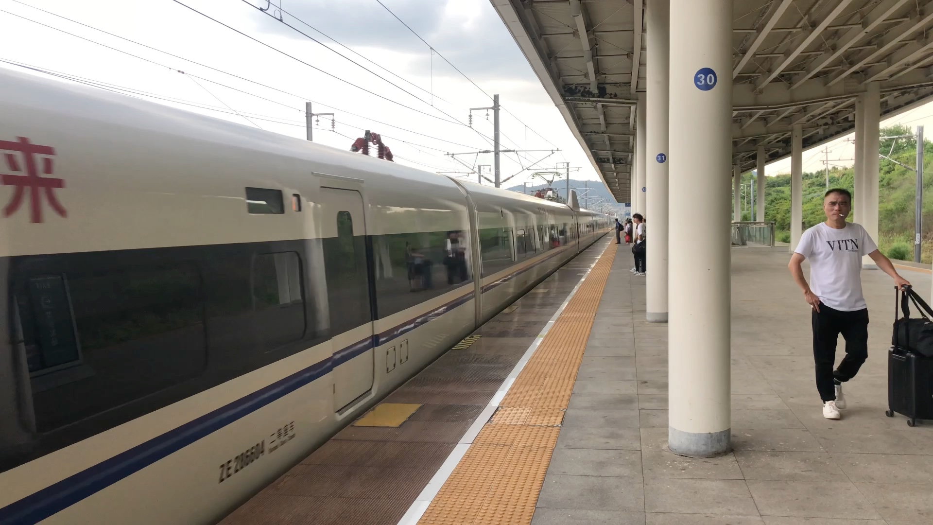 「中国铁路」g2280次 进萍乡北站6道停妥