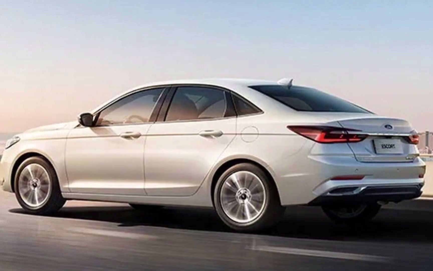 2021款福特福睿斯_内外换新配双联大屏!