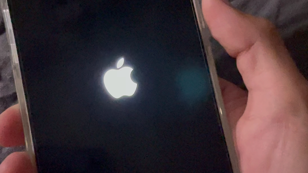 原来iPhone开关机是有声音的…