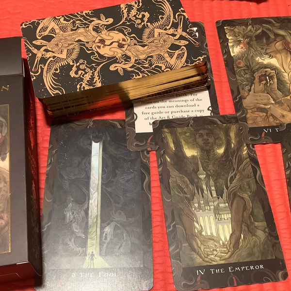 塔罗牌开箱和牌面分享「Blood Moon Tarot Basic Edition」_哔哩