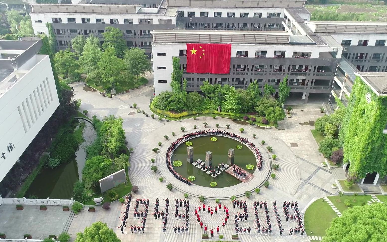 杭七中1800人共同唱响献礼祖国母亲七十华诞之歌