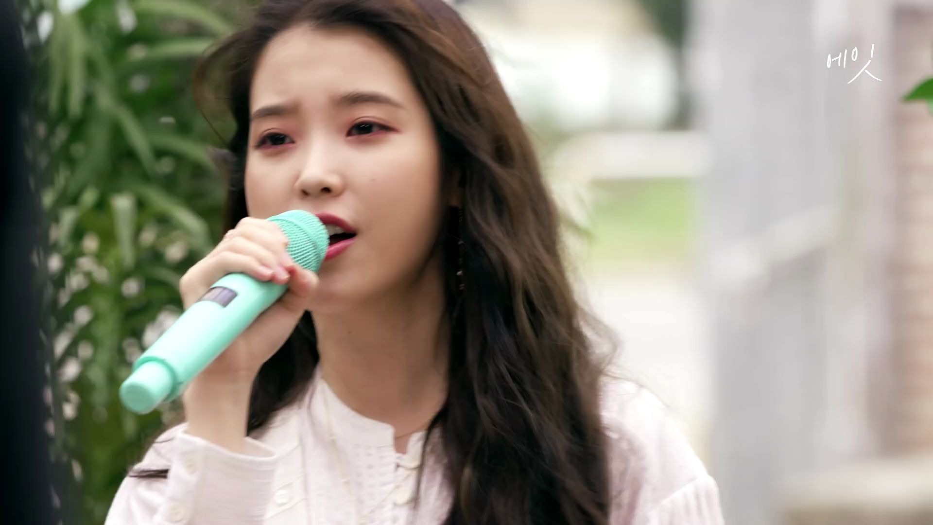 [iu]"eight"新歌乐队现场_哔哩哔哩 (゜-゜)つロ 干杯~-bilibili