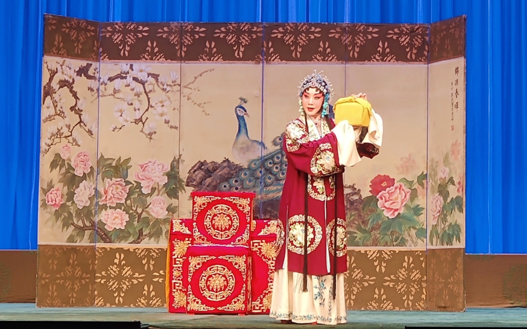 手机前排 京剧名家李胜素《穆桂英挂帅》捧印 2023.4.15 顺义