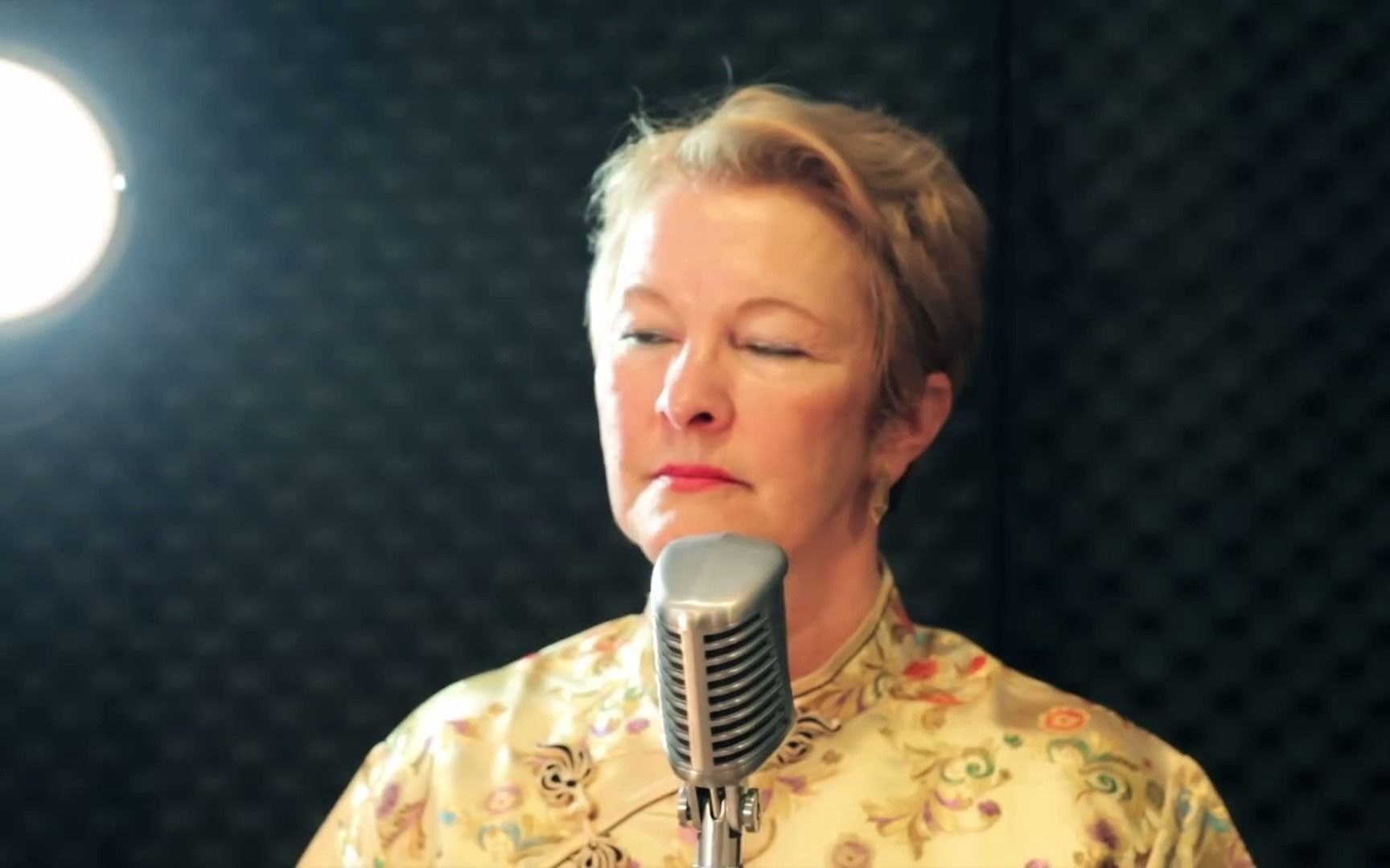 法国大妈dianelindsay上海滩粤语法语版本附法国街头古筝演奏上海滩