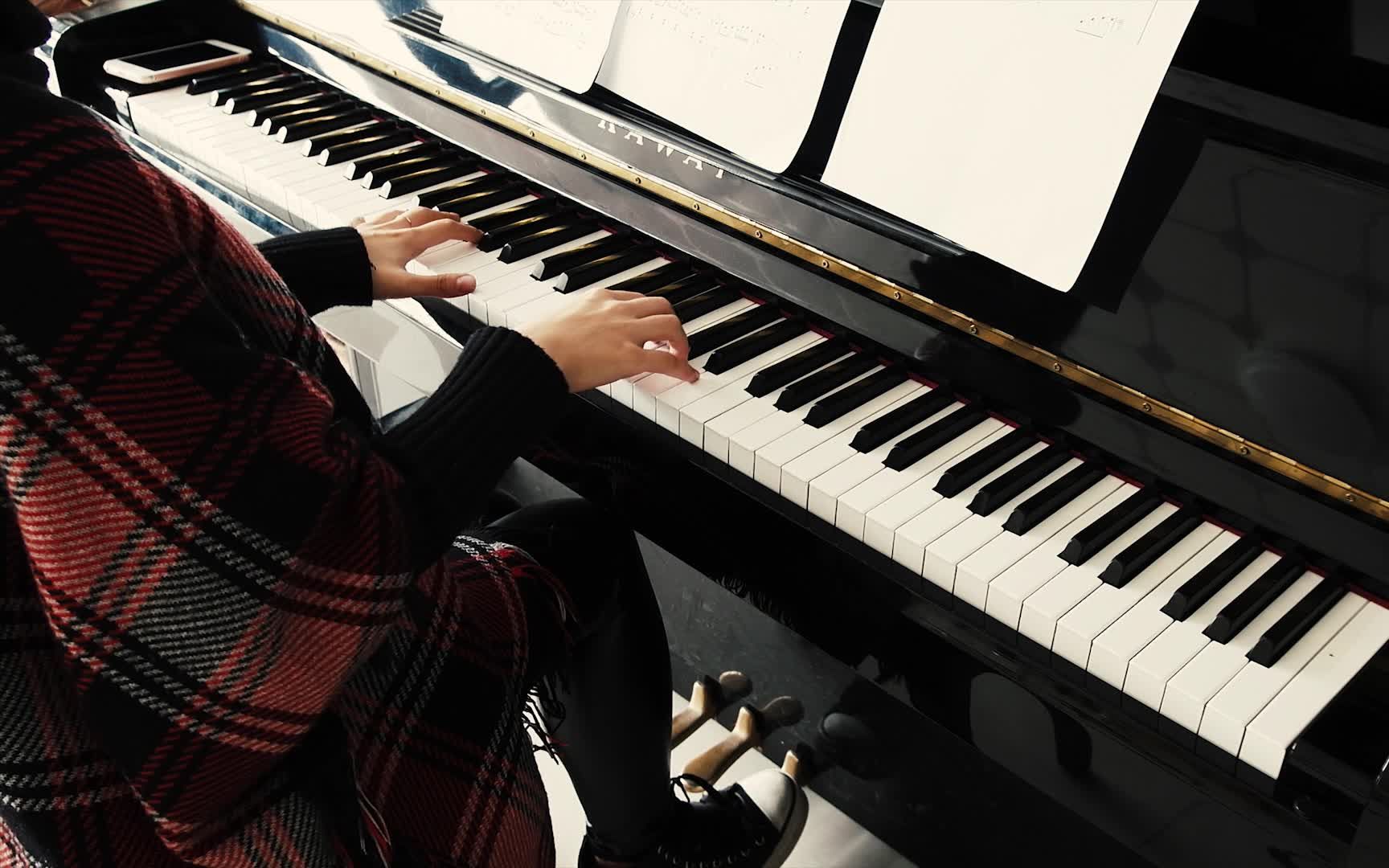 是时候展现真正的技术了,史上"最强"钢琴手只需五秒让你体验不一样的