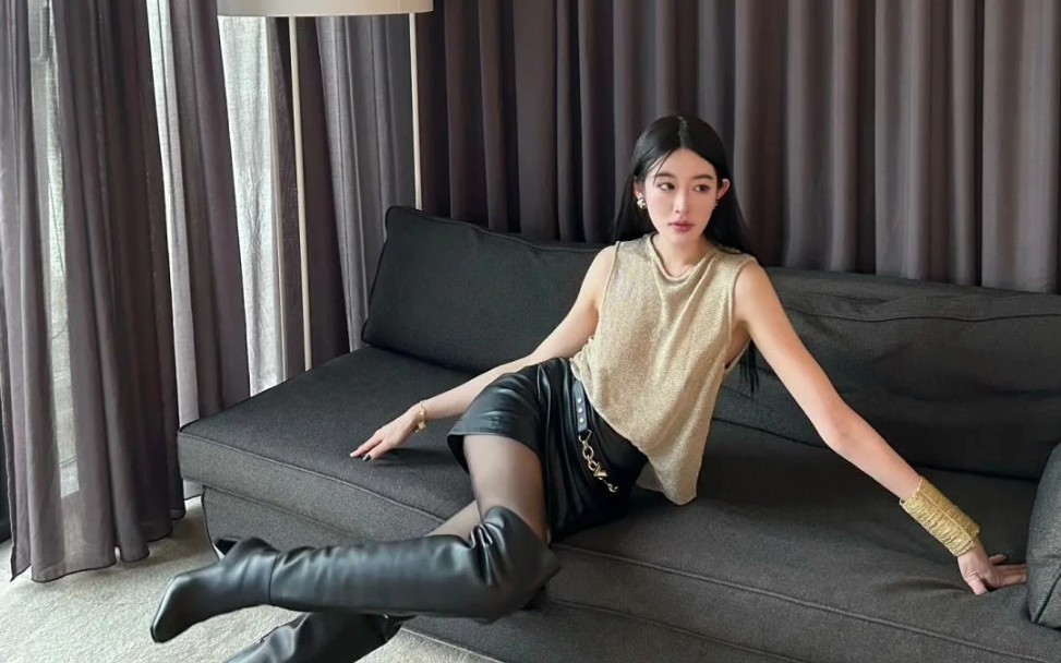 空姐长靴迷晕脱靴