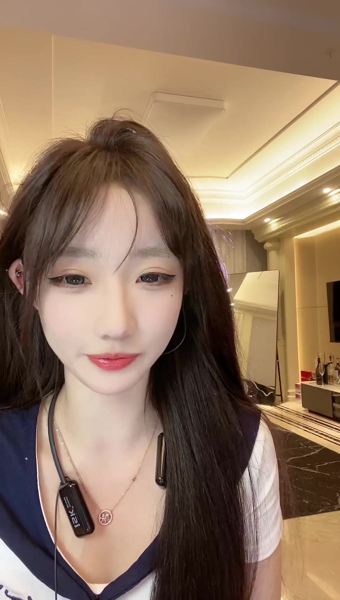 王雨萱 谁能莫名其妙送我个跑车