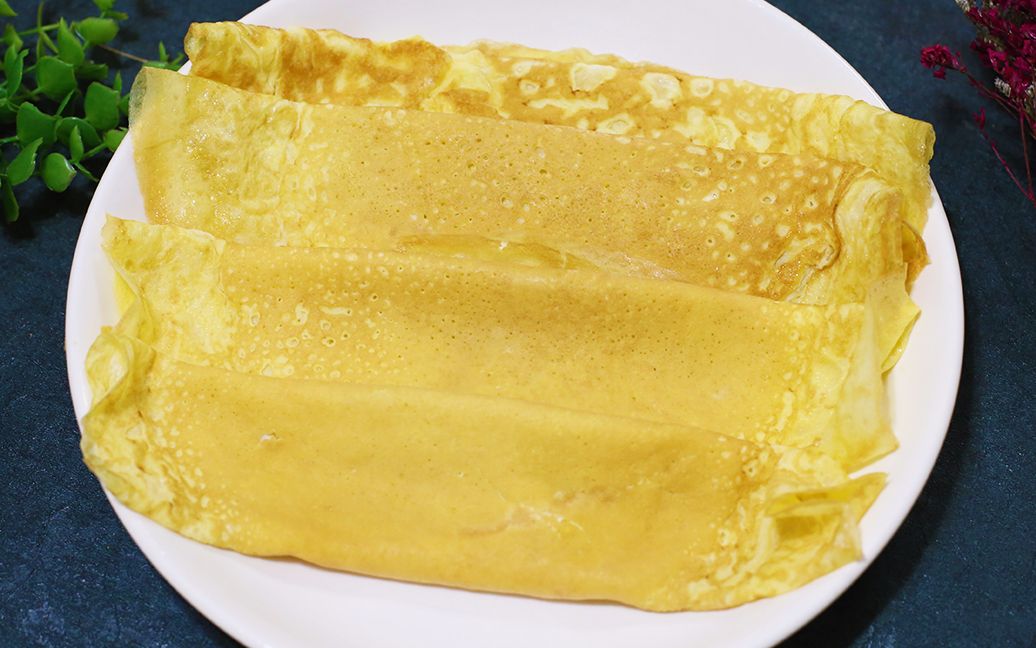 鸡蛋皮怎么煎才不会破?饭店大厨教你一个小技巧,先收藏起来!