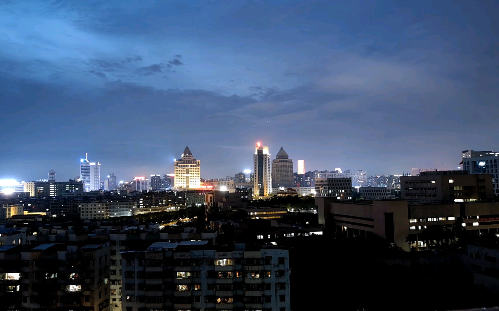 五邑大学夜景图片