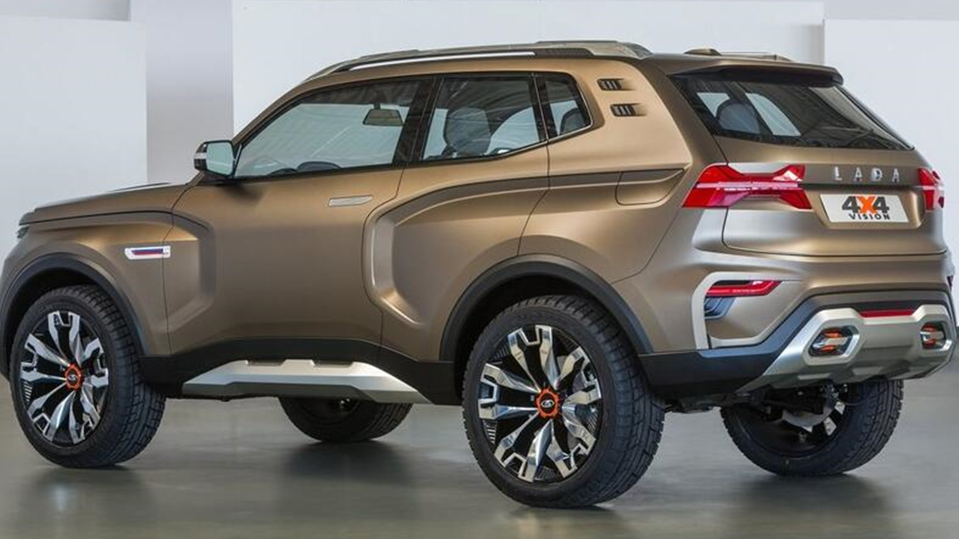 俄罗斯汽车"进军"中国,仅7天订单破万,比本田crv还气派