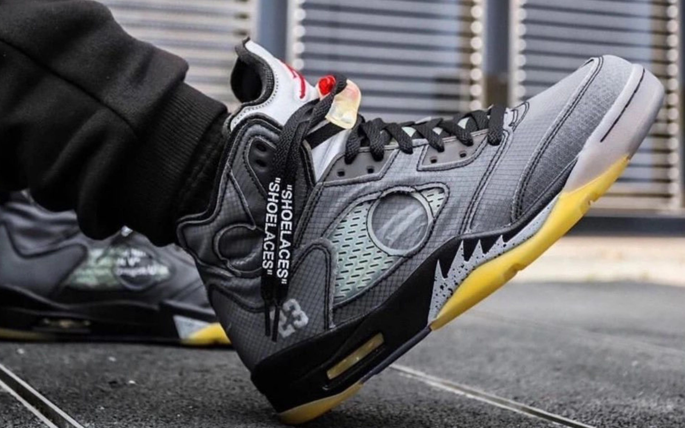 aj5黑蝉翼开箱这款鞋子优点和缺点必须带你了解清楚避免踩坑