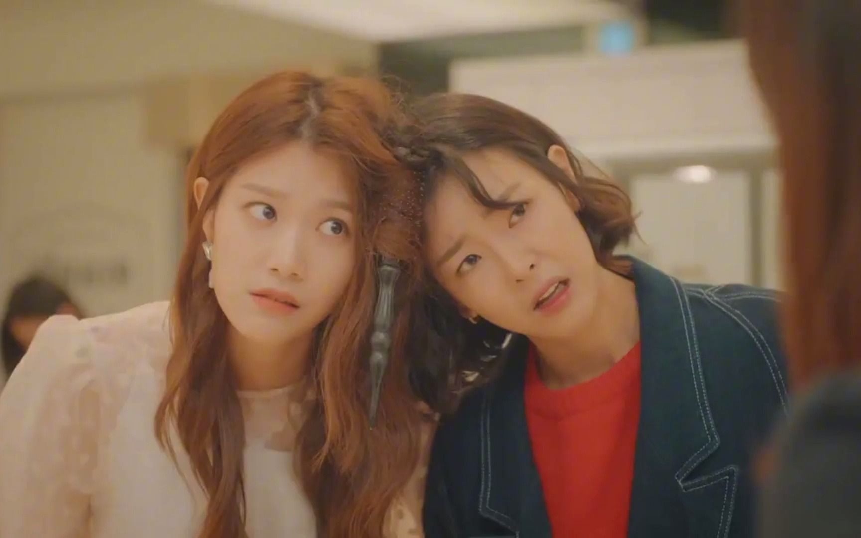 两个头发缠在一起的女人可不好惹